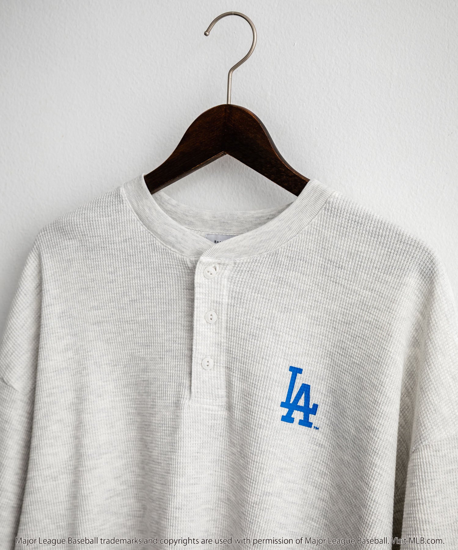 MLB メジャーリーグベースボール オーバーサイズヘンリーネックT/Cワッフルロゴプリント半袖Tシャツ 15531