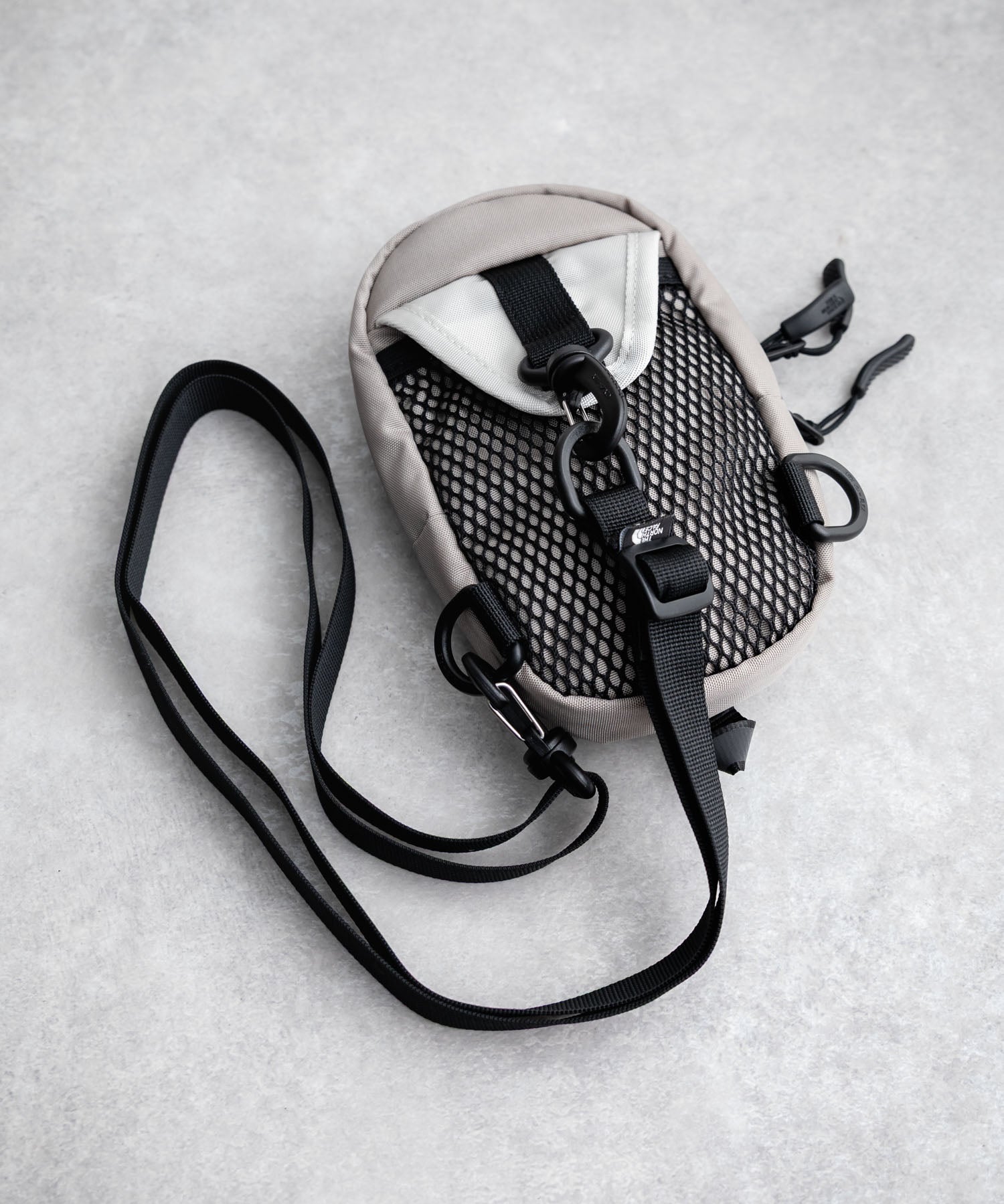 THE NORTH FACE ザ・ノースフェイス HOT SHOT CROSSBODY ホットショットクロスボディバッグ/コンパクトショルダーバッグ 16388