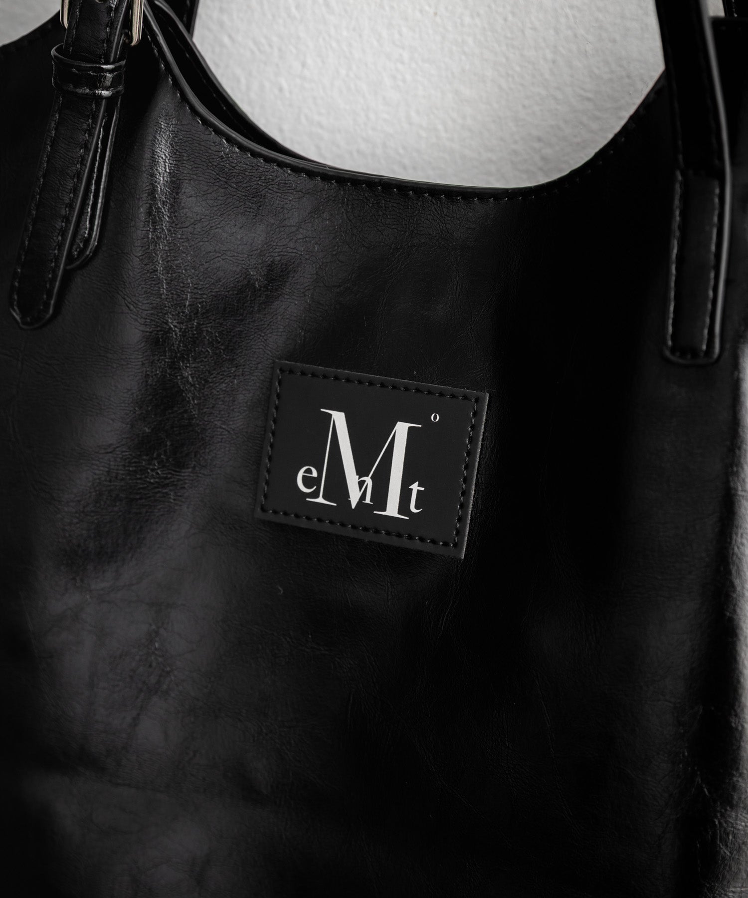MUCENT ムセント ARMAND FRONT BUCKLE LEATHER SHOULDER BAG UNISEX PUレザーバッグ 16040