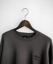 UMBRO アンブロ 別注コラボ オーバーサイズワンポイントロゴ刺繍クルーネックアクリルニットセーター 14945