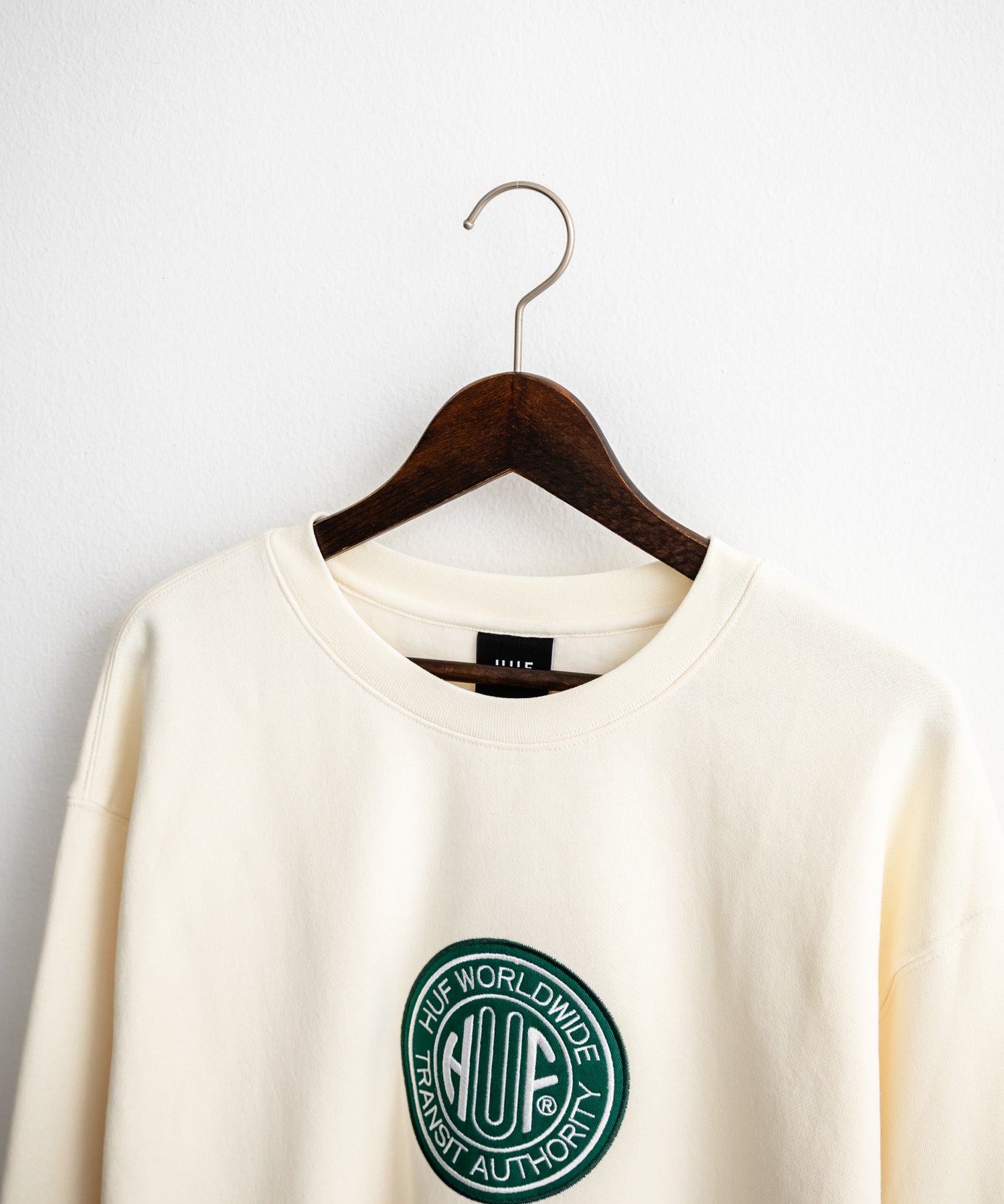 HUF ハフ TRANSIT AUTHORITY CREWNECK オーバーサイズ裏起毛トレーナースウェット	15019