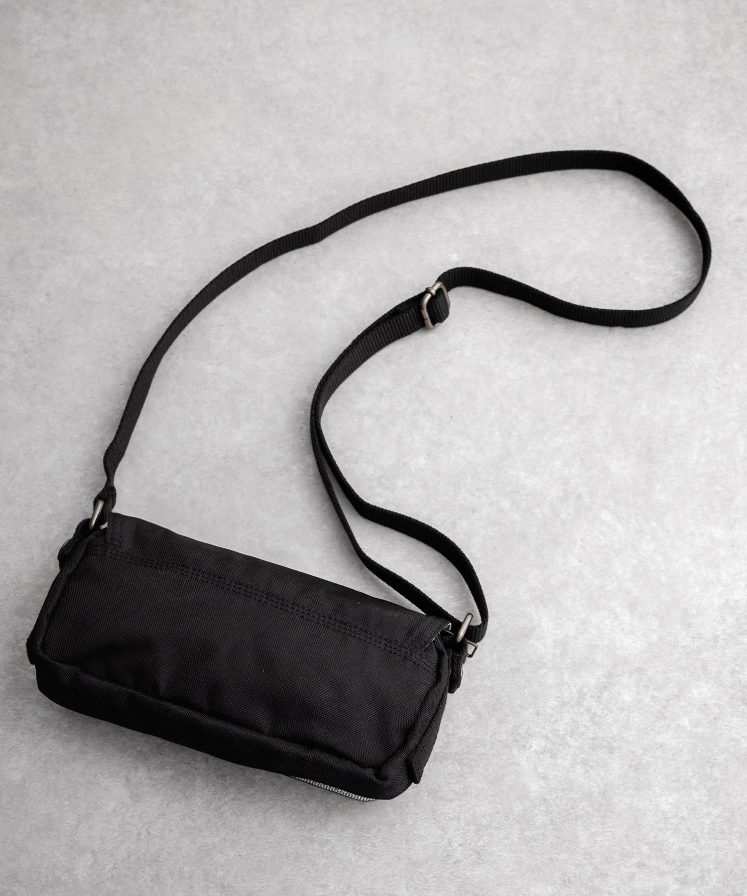 Carhartt カーハート Crossbody Horizontal Bag 横型クロスボディバッグ/ワンポイントロゴ斜め掛けショルダーバッグ 15536