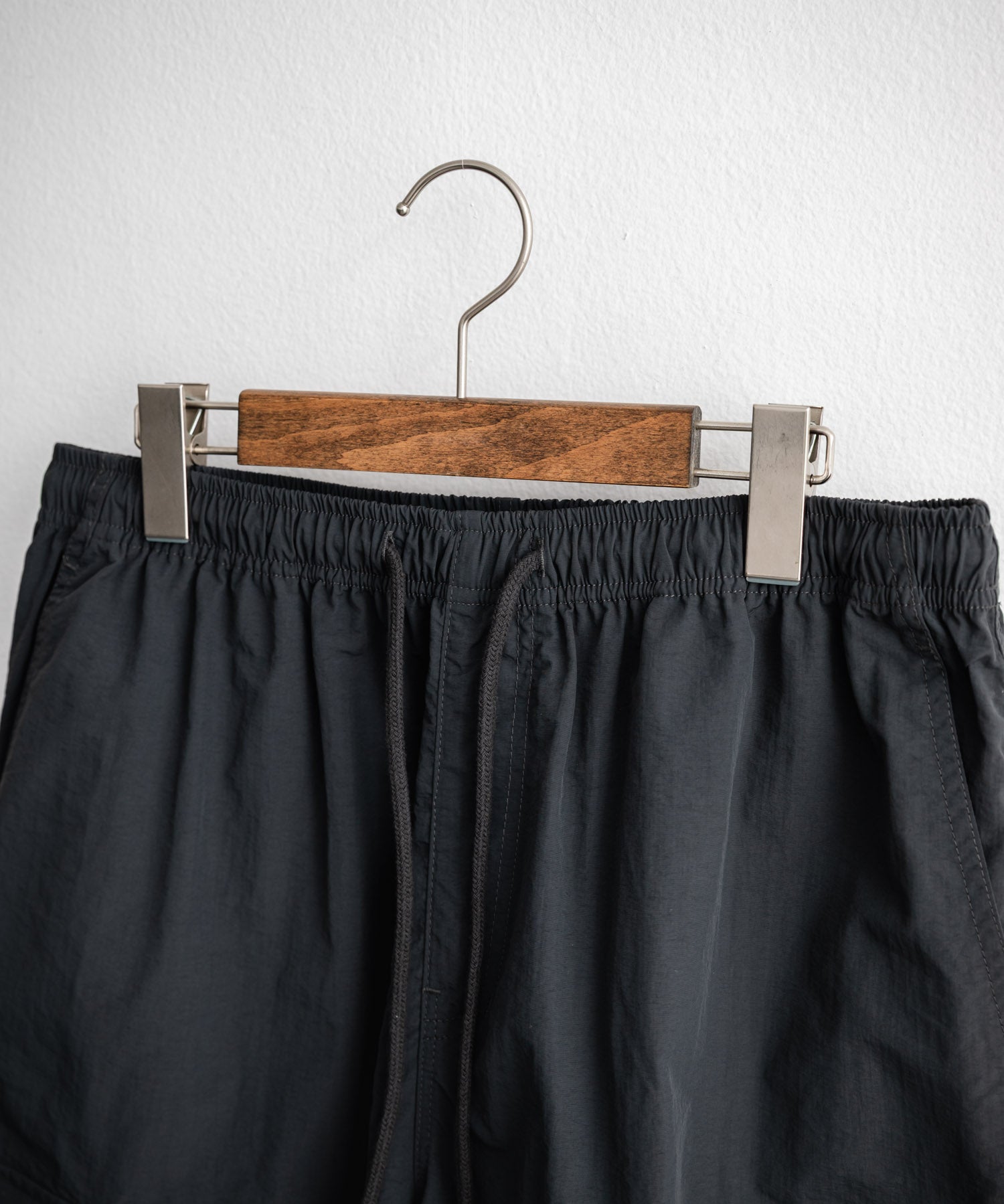 UMBRO アンブロ 別注コラボ 膝下丈 ワンポイントロゴ刺繍ナイロンワイドカーゴハーフパンツ 15348