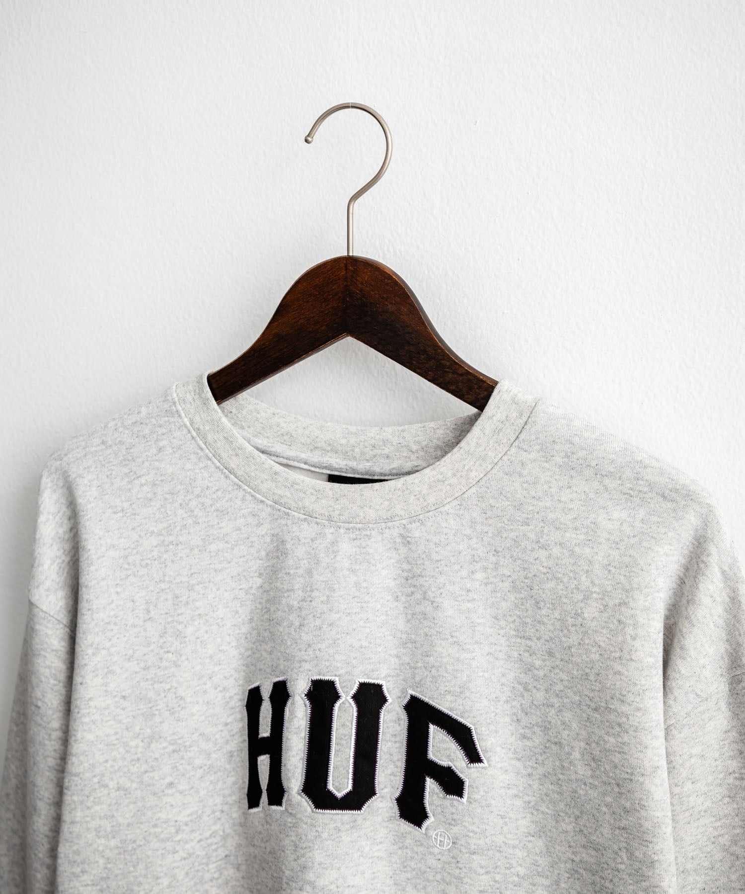 HUF ハフ ARCH APPLIQUE CREWNECK オーバーサイズ裏起毛アーチロゴアップリケ刺繍スウェットトレーナー 15059