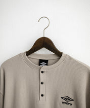 UMBRO アンブロ 別注コラボ オーバーサイズワンポイントロゴ刺繍ワッフルヘンリーネック半袖Tシャツ 15349