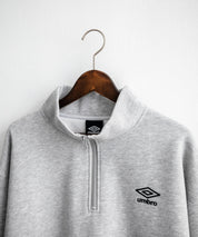 UMBRO アンブロ 別注コラボ オーバーサイズ裏起毛ワンポイントロゴ刺繍ハーフジッププルオーバースウェット 14942