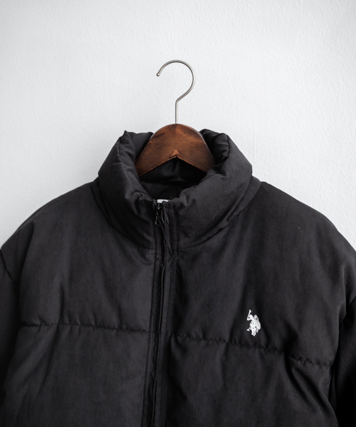 U.S. POLO ASSN. ユーエスポロアッスン オーバーサイズピーチスキンスタンドネックパファージャケット/ワンポイントロゴ刺繍中綿ショートブルゾン 16633