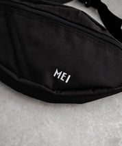 MEI メイ BOTTOMLINE L ハーフムーンショルダーバッグ/ボディバッグ 16193