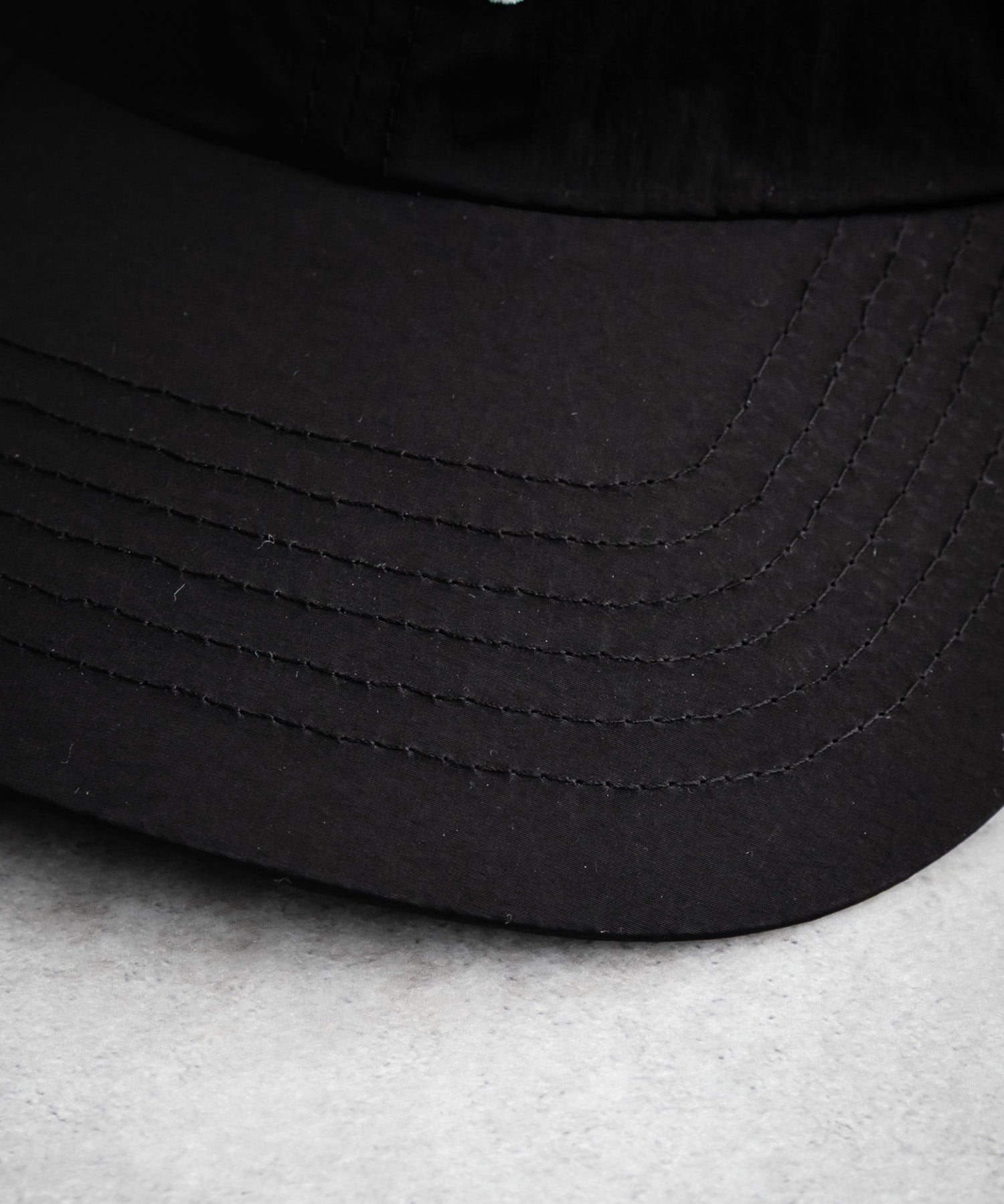 UMBRO 別注コラボ ワンポインロゴ刺繍ナイロンバンジーキャップ	15351