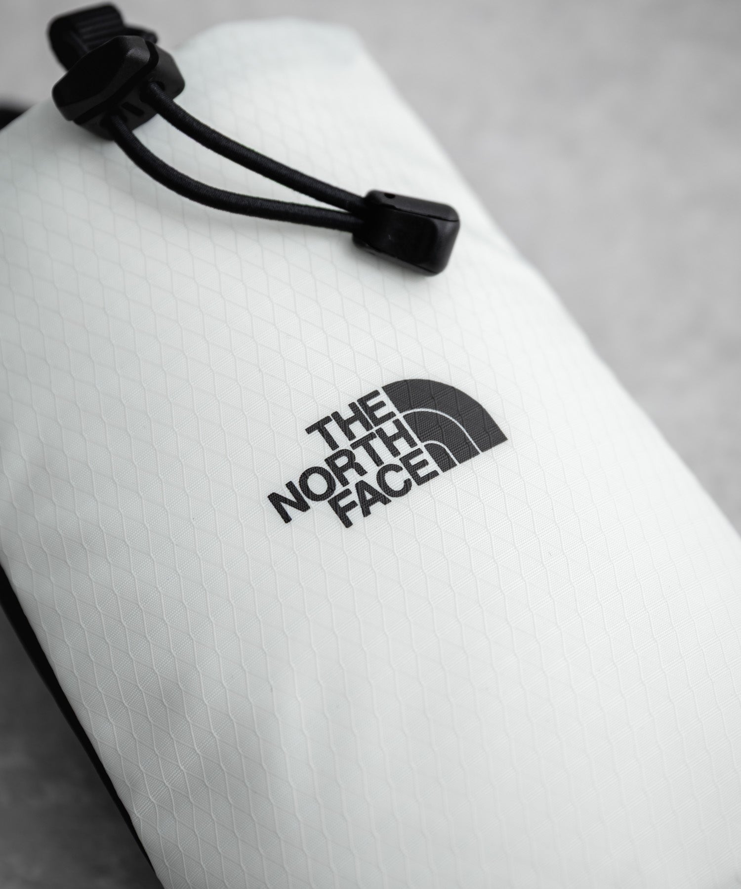 THE NORTH FACE ザ・ノースフェイス MT LITE BOTTLE POUCH ワンポイントロゴ入りペットボトルホルダー　16211