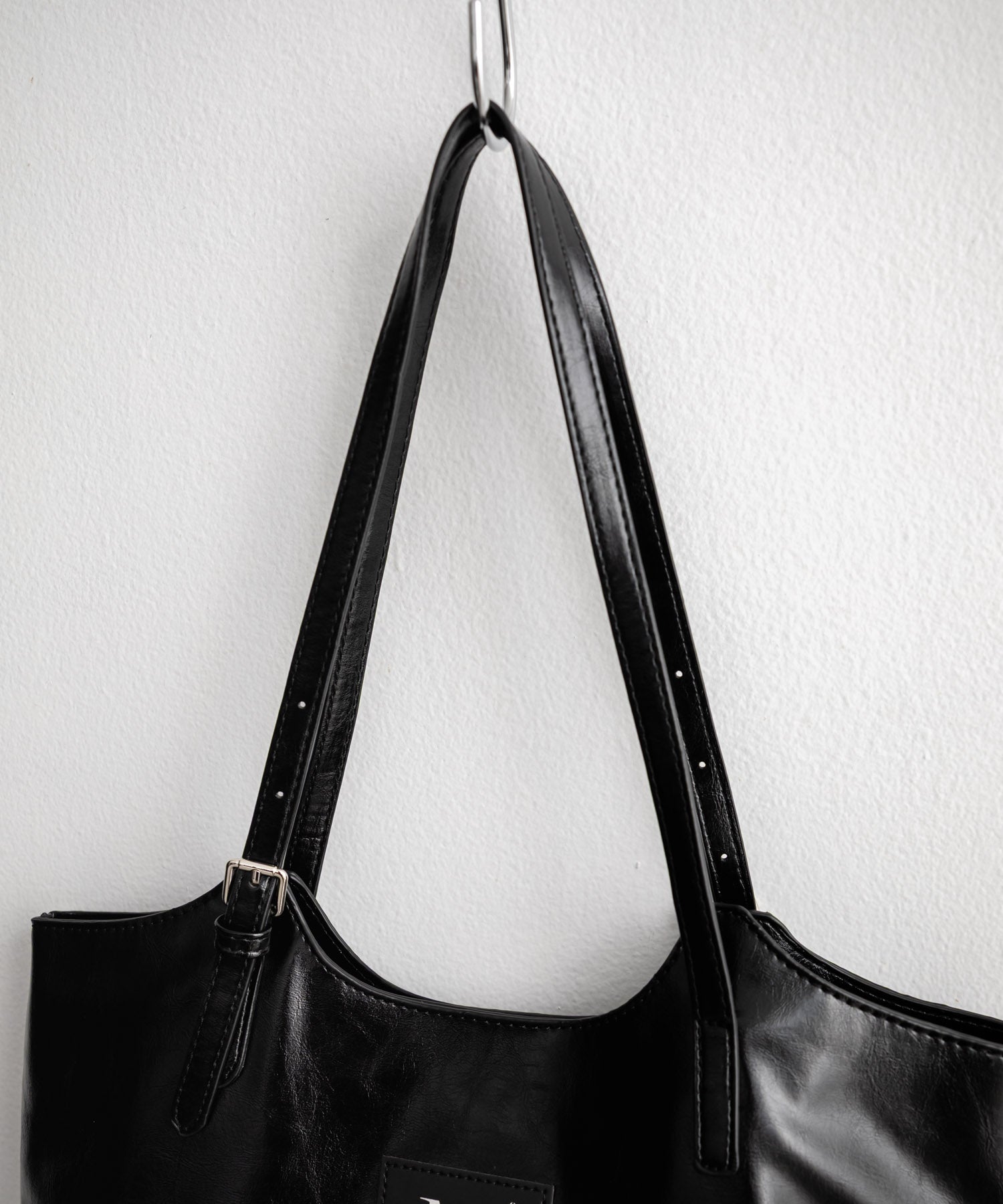 MUCENT ムセント ARMAND FRONT BUCKLE LEATHER SHOULDER BAG UNISEX PU