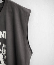 オーバーサイズ ピグメントライクグラフィックプリントノースリーブTシャツ