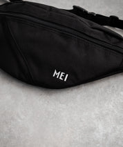MEI メイ BOTTOMLINE M ハーフムーンショルダーバッグ/ウエストポーチ 16192