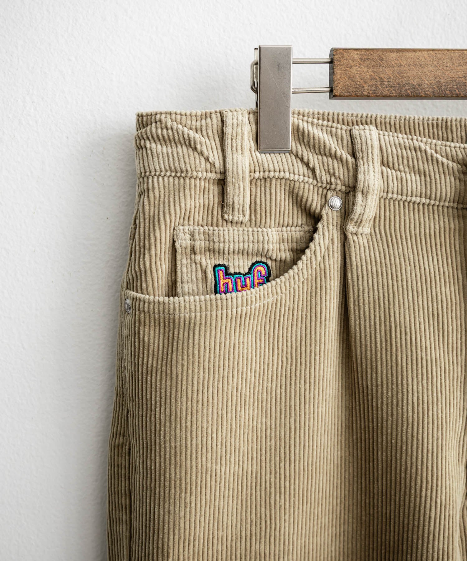 HUF ハフ CROMER CORDUROY PANT ワンポイントロゴ刺繍入りコーデュロイテーパードワイドパンツ 15060