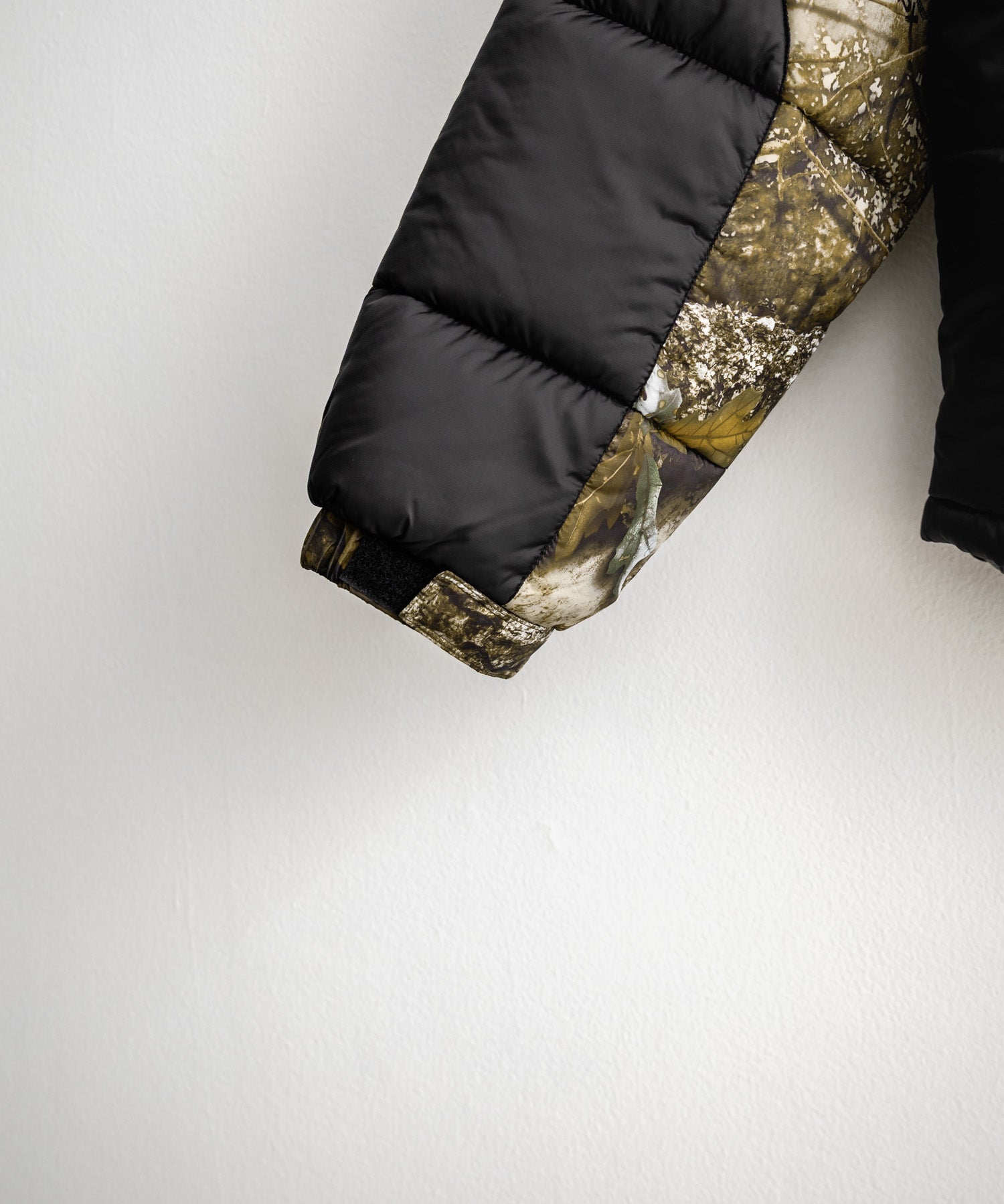 HUF ハフ SEQUOIA PUFFER JACKET REALTREE SEQUOIA PUFFER オーバーサイズワンポイントロゴ中綿ジャケット 15056