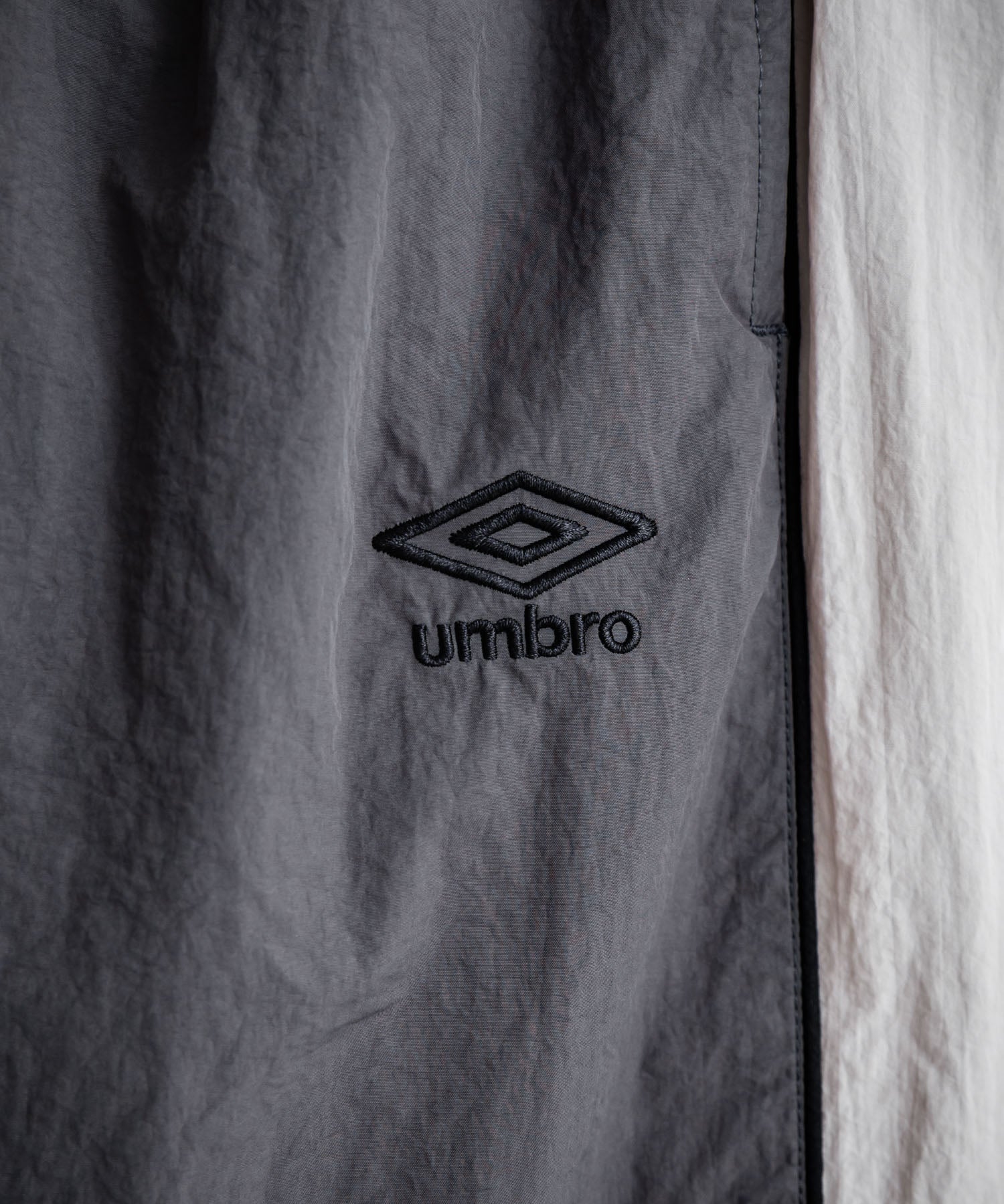 UMBRO アンブロ 裾スピンドルパイピングナイロンイージーパンツ/ワイドトラックパンツ 16394【セットアップ可能】