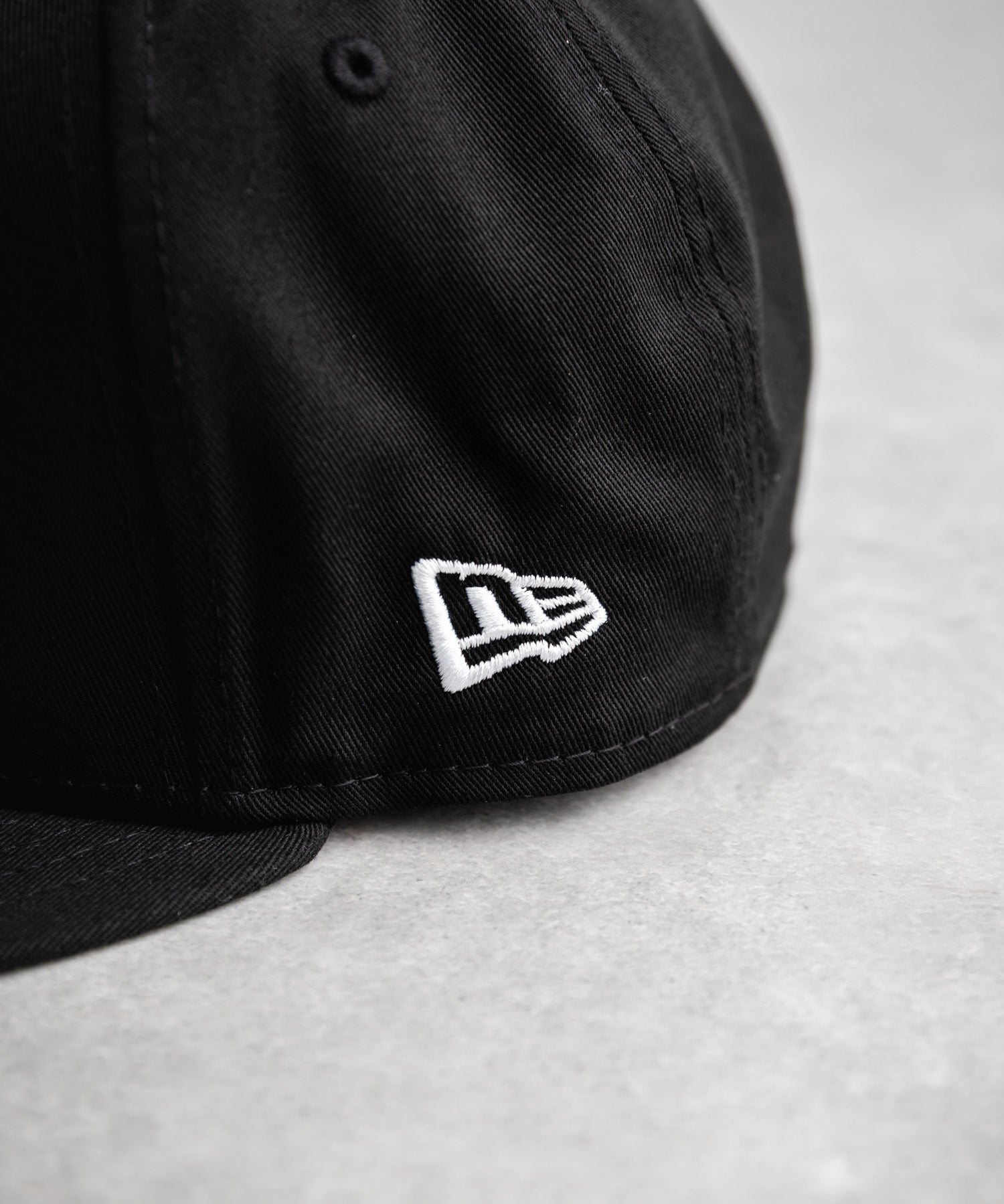 NEW ERA ニューエラ Flat Bill Snapback Cap 9FIFTY フラットバイザーワンポイントフラッグロゴ刺繍ベースボールキャップ 16119