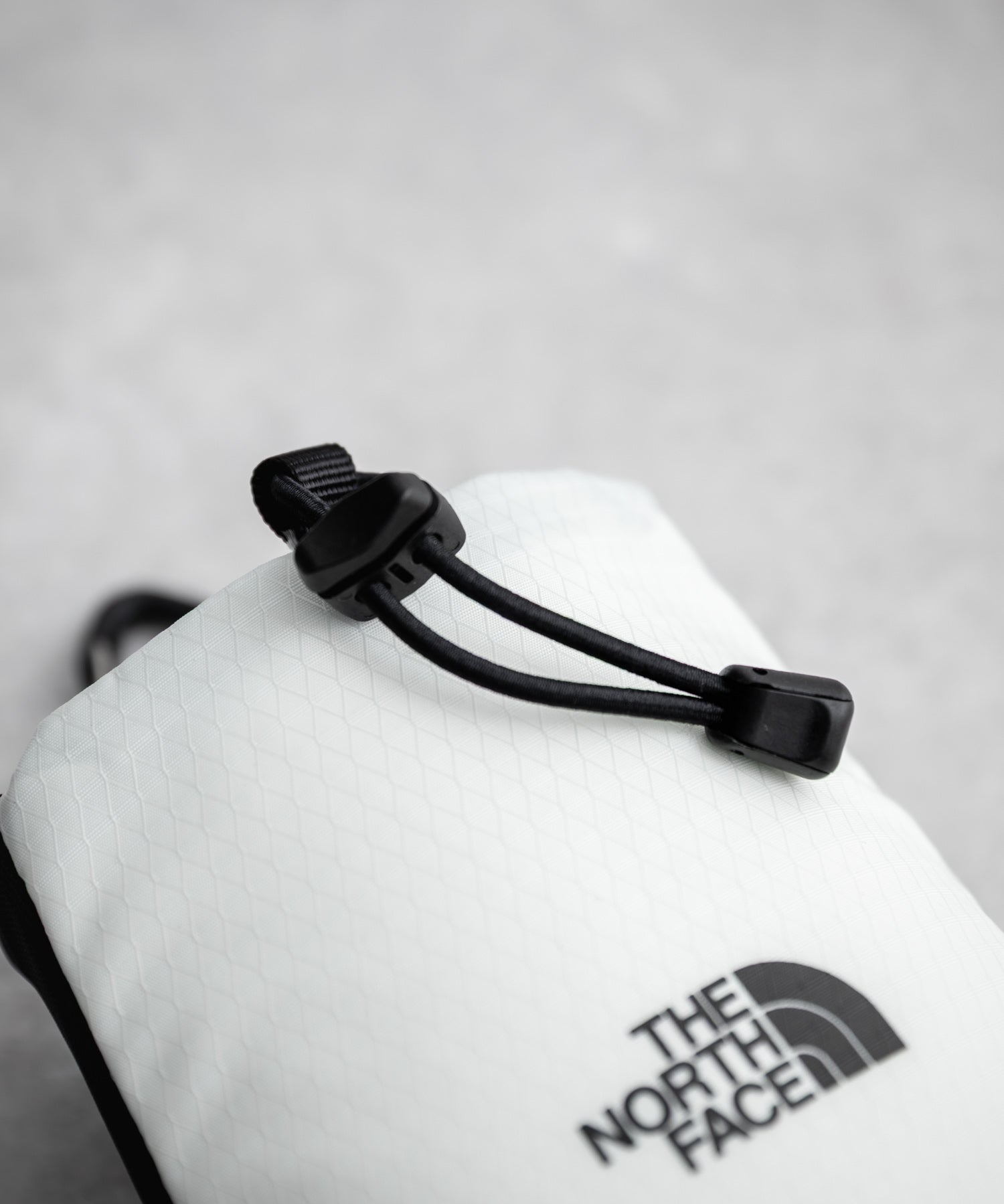 THE NORTH FACE ザ・ノースフェイス MT LITE BOTTLE POUCH ワンポイントロゴ入りペットボトルホルダー　16211