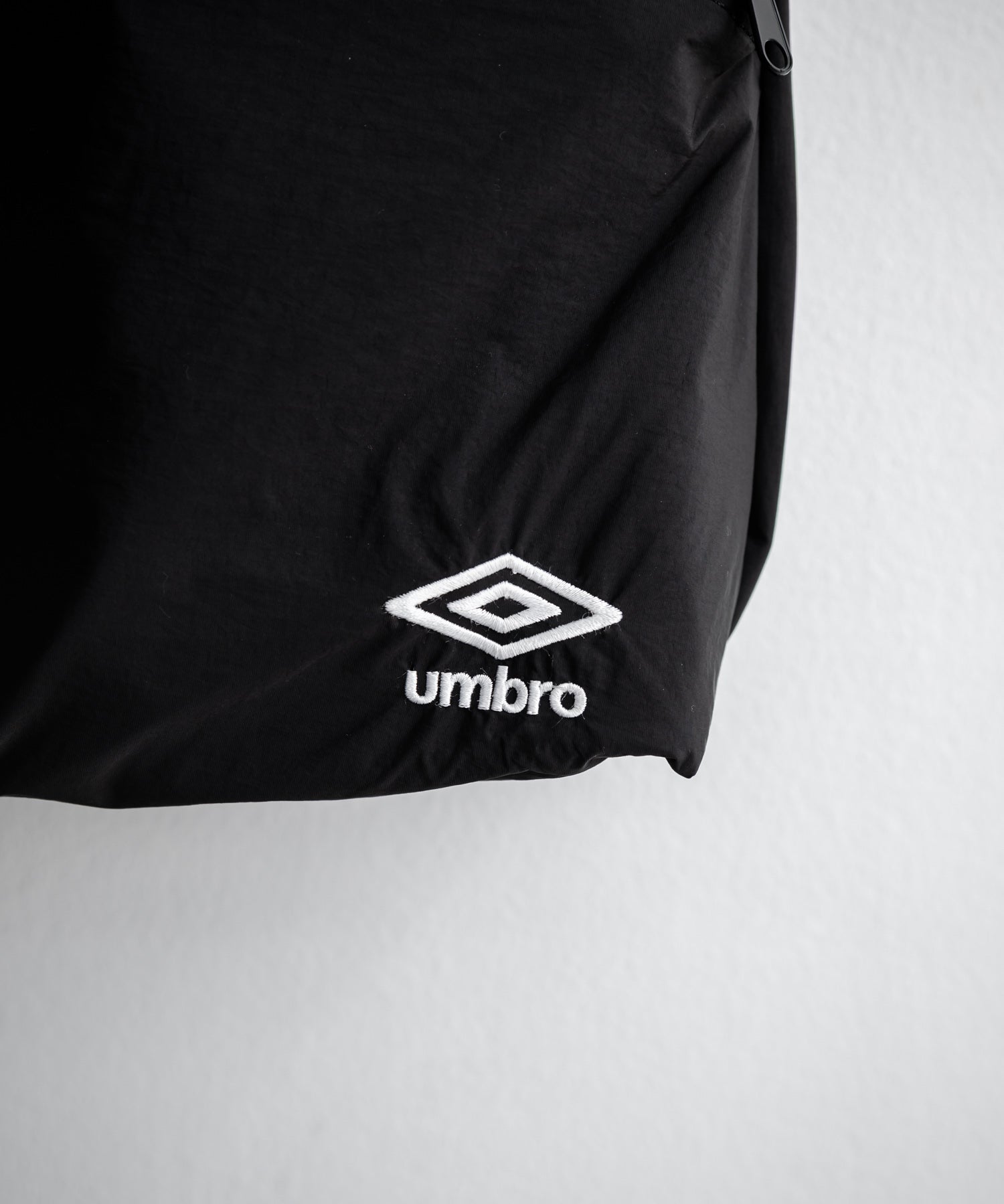 UMBRO アンブロ 別注コラボ ワンポイントロゴ刺繍ワンショルダーバッグ ナイロン/PUレザー 16033