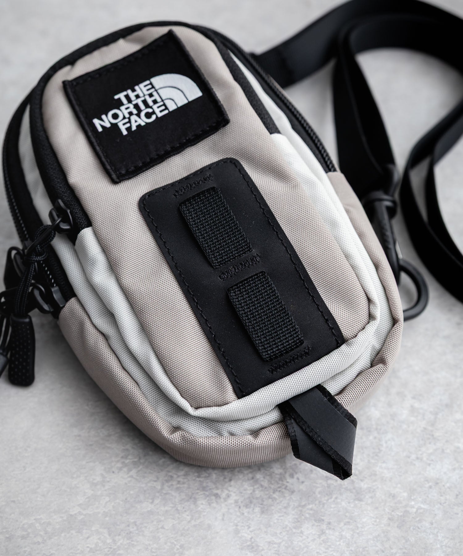 THE NORTH FACE ザ・ノースフェイス HOT SHOT CROSSBODY ホットショットクロスボディバッグ/コンパクトショルダーバッグ 16388