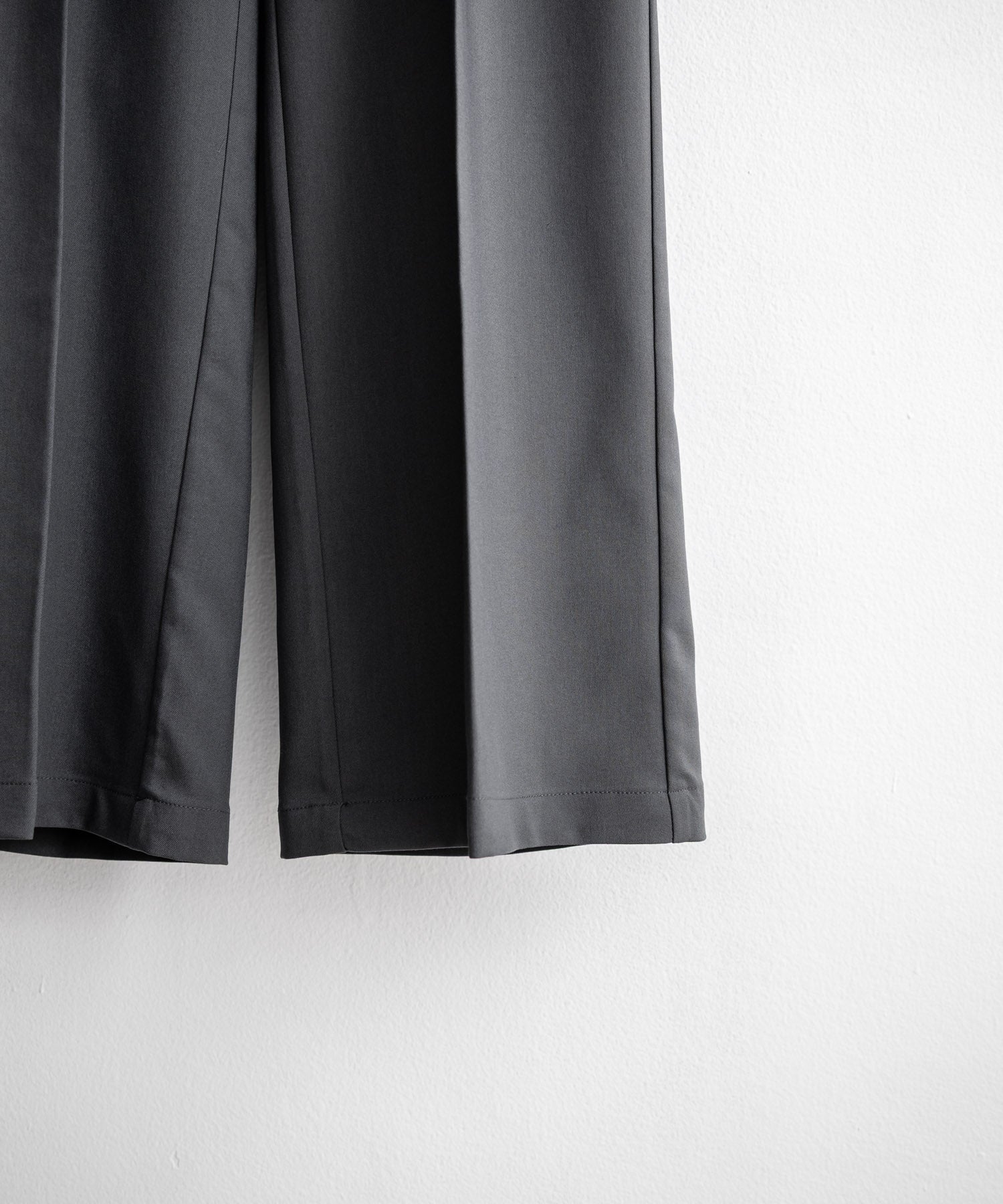 セミワイド2タックストレートスラックス 15248 – Rocky Monroe