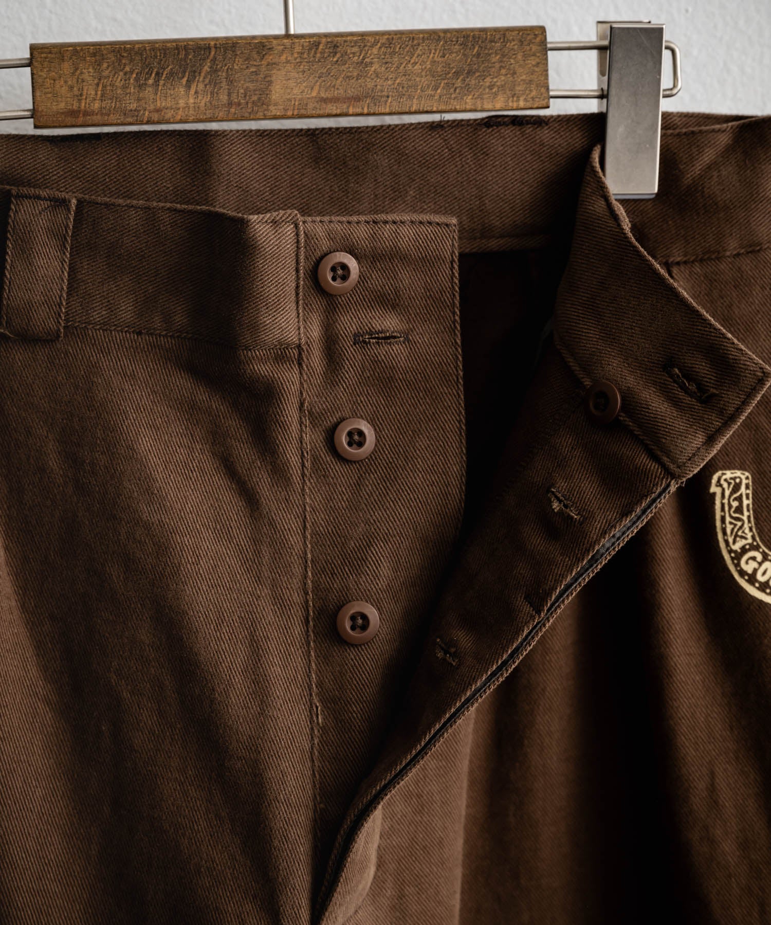 KRIFF MAYER クリフメイヤー メモリアルグラフィックプリントレタリング2タックワークパンツ 2515112 14829