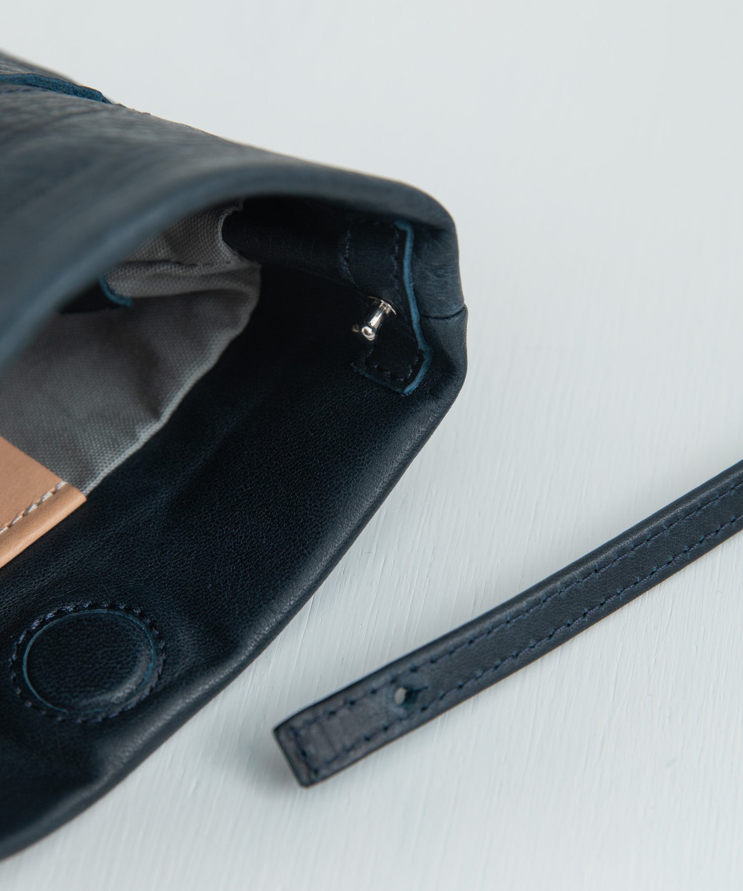 Butler Verner Sails バトラーバーナーセイルズ 日本製 国産 隠しマグネット馬革シンプルショルダー JA-2522 9968