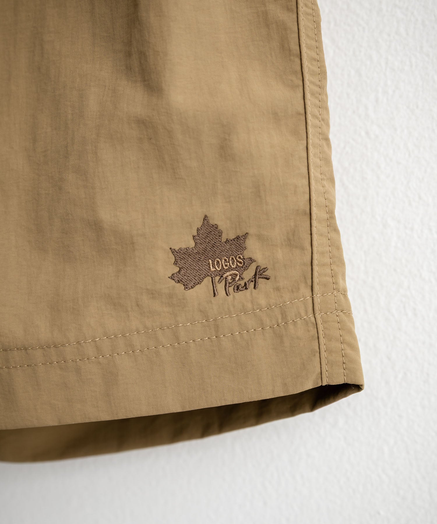 LOGOS 撥水ナイロンワッシャーロゴ刺繍ワイドショートパンツ 15868