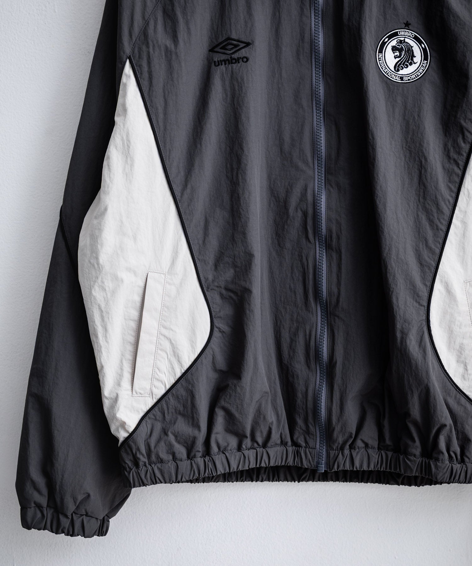 UMBRO アンブロ オーバーサイズパイピングナイロンジャケット/バックプリントトラックジャケット 16393【セットアップ可能】
