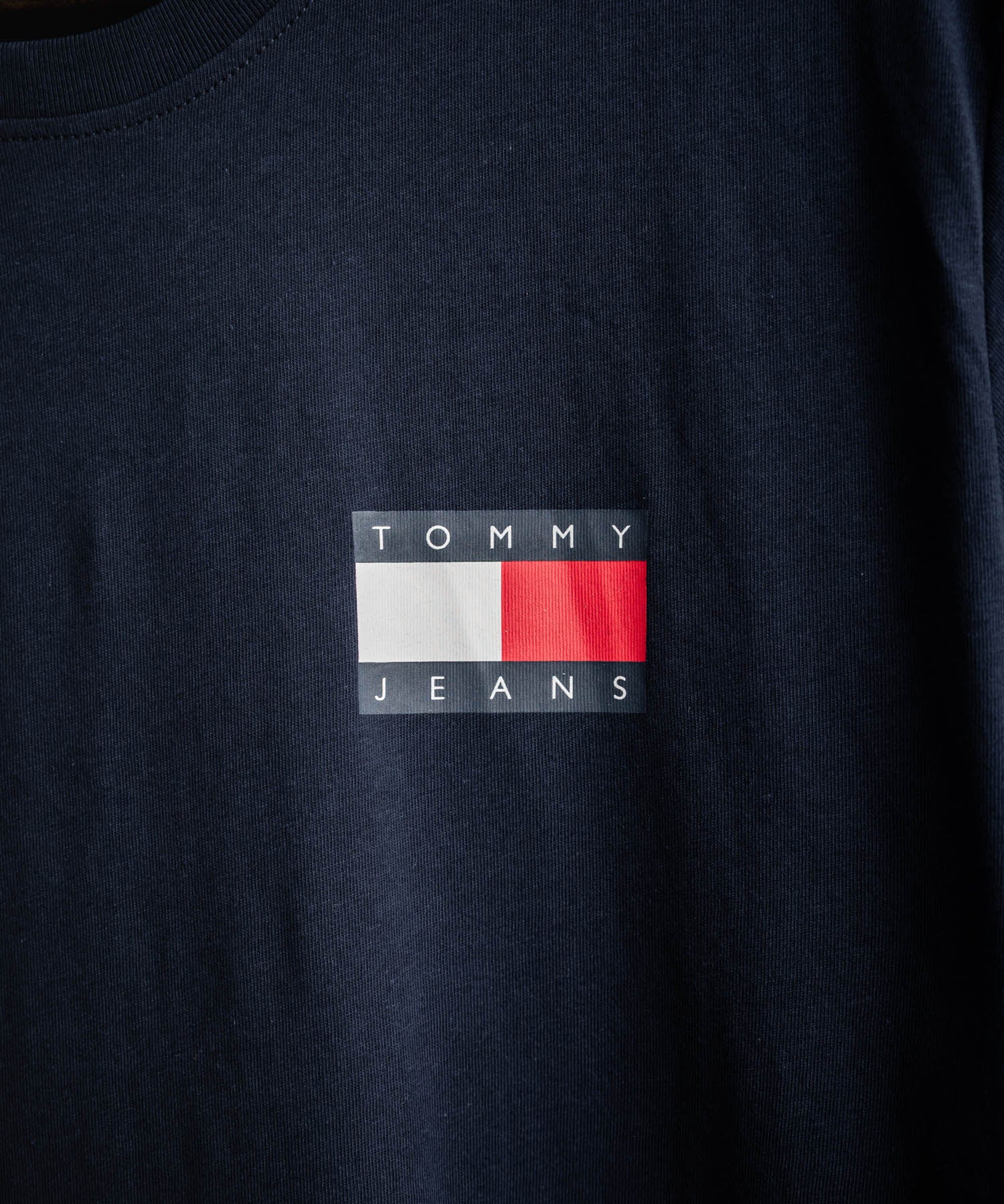 TOMMY HILFIGER レギュラーフィットスリムバッジロゴプリント半袖Tシャツ 16117