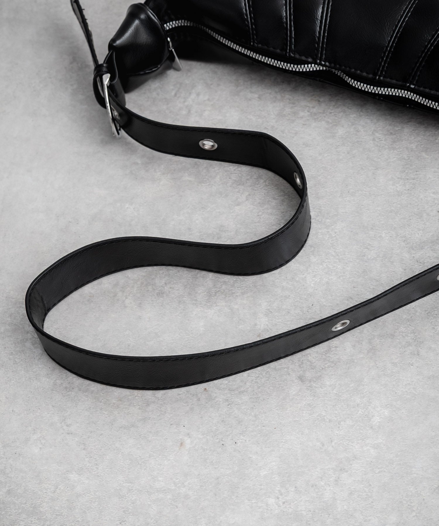 PUレザー クロワッサン型ショルダーバッグ/ボディバッグ 15510