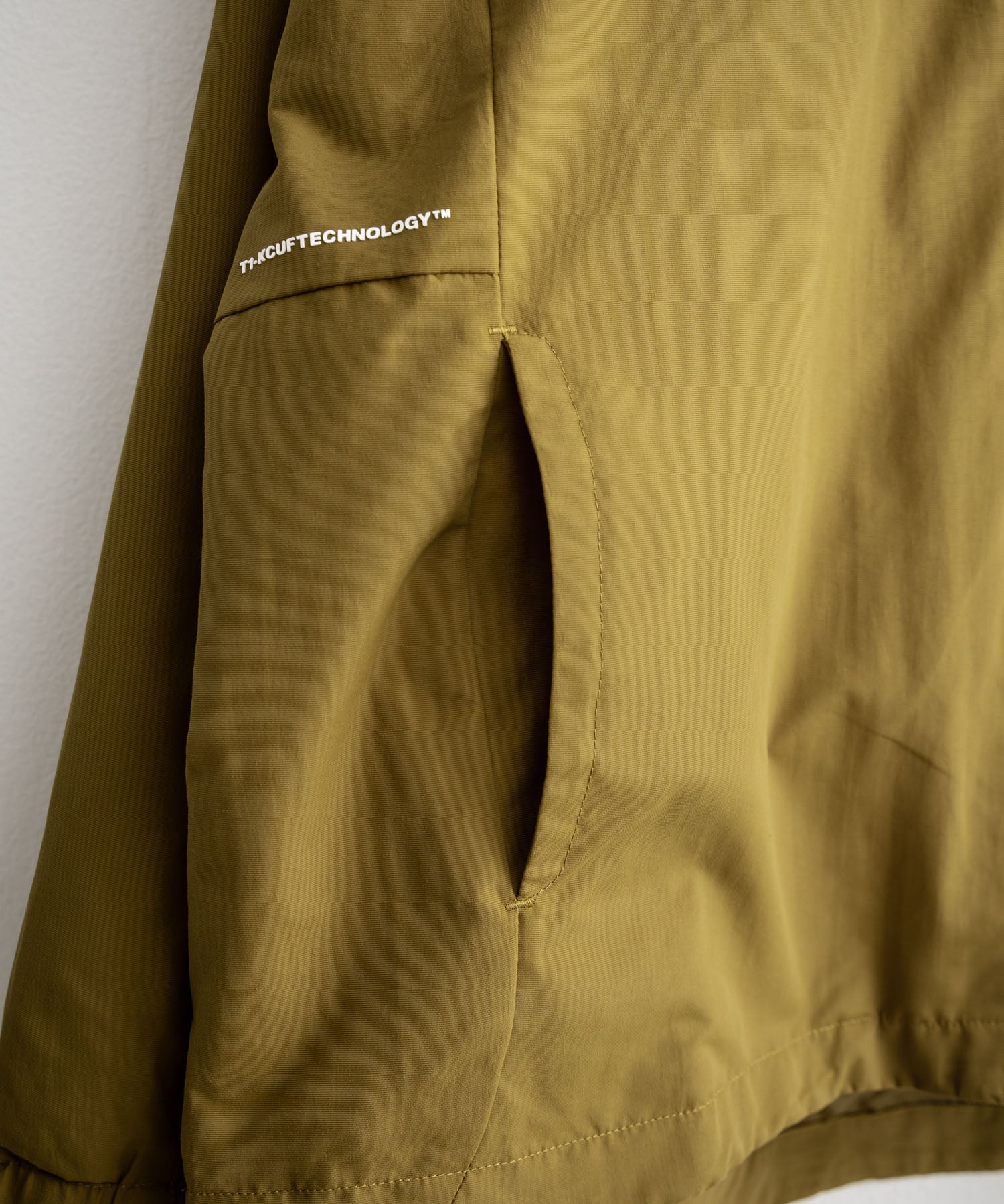 HUF ハフ ALL CAPS SHELL JACKET オーバーサイズラグランスリーブナイロンジャケット 15017