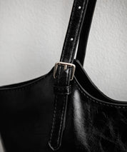 MUCENT ムセント ARMAND FRONT BUCKLE LEATHER SHOULDER BAG UNISEX PUレザーバッグ 16040