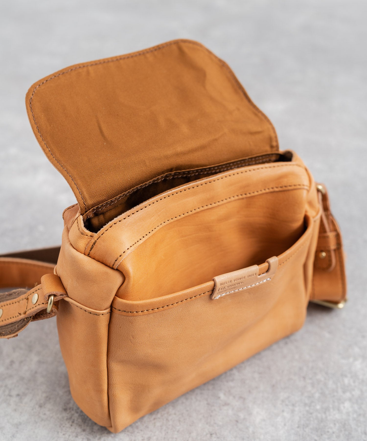 Butler Verner Sails バトラーバーナーセイルズ 日本製 国産フラップボックス馬革ショルダーバッグ JA-2597 11477