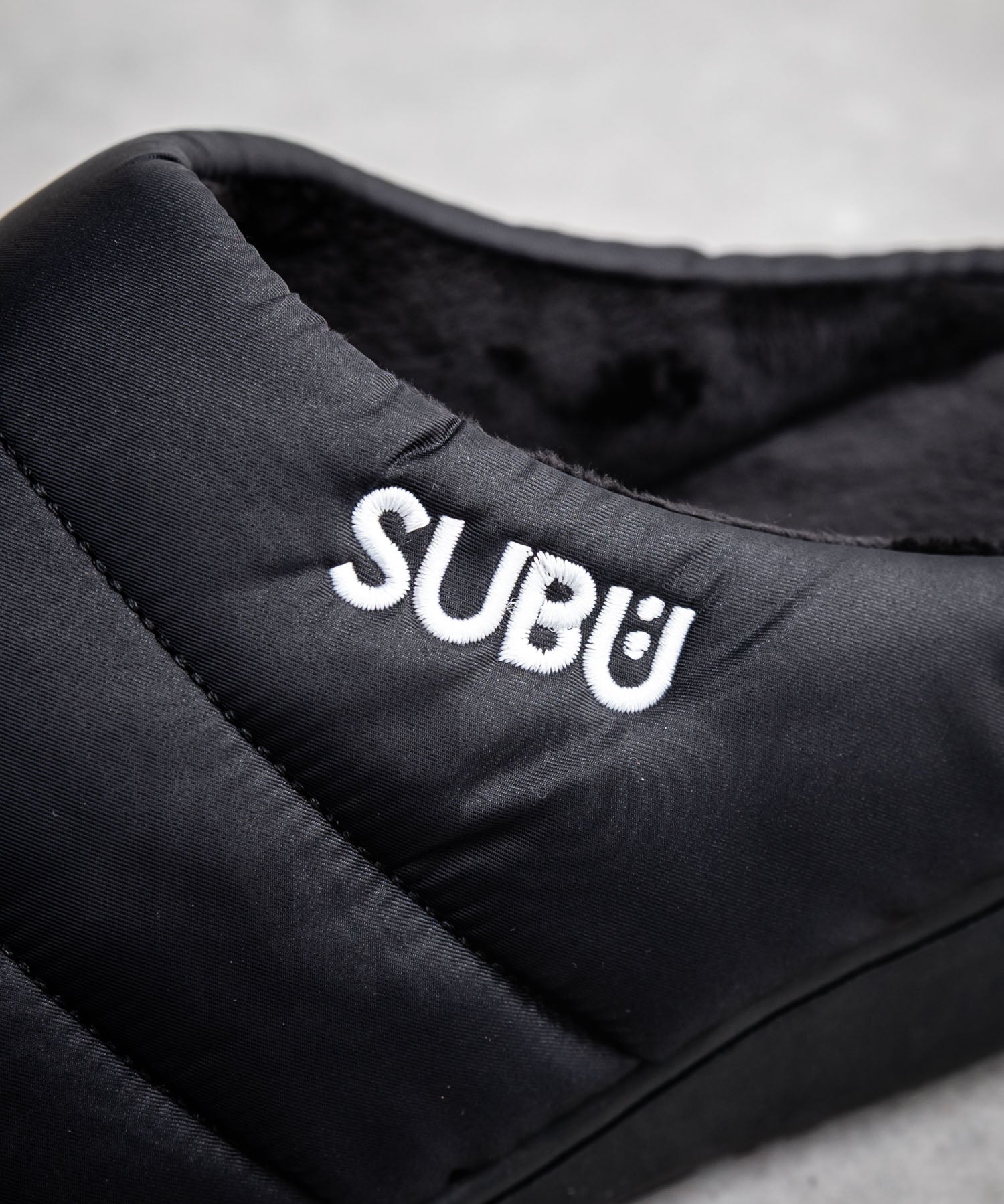 【SUBU/スブ】 サンダル F-line/ワンポイントロゴ刺繍モックシューズスリッポンスリッパ 15384