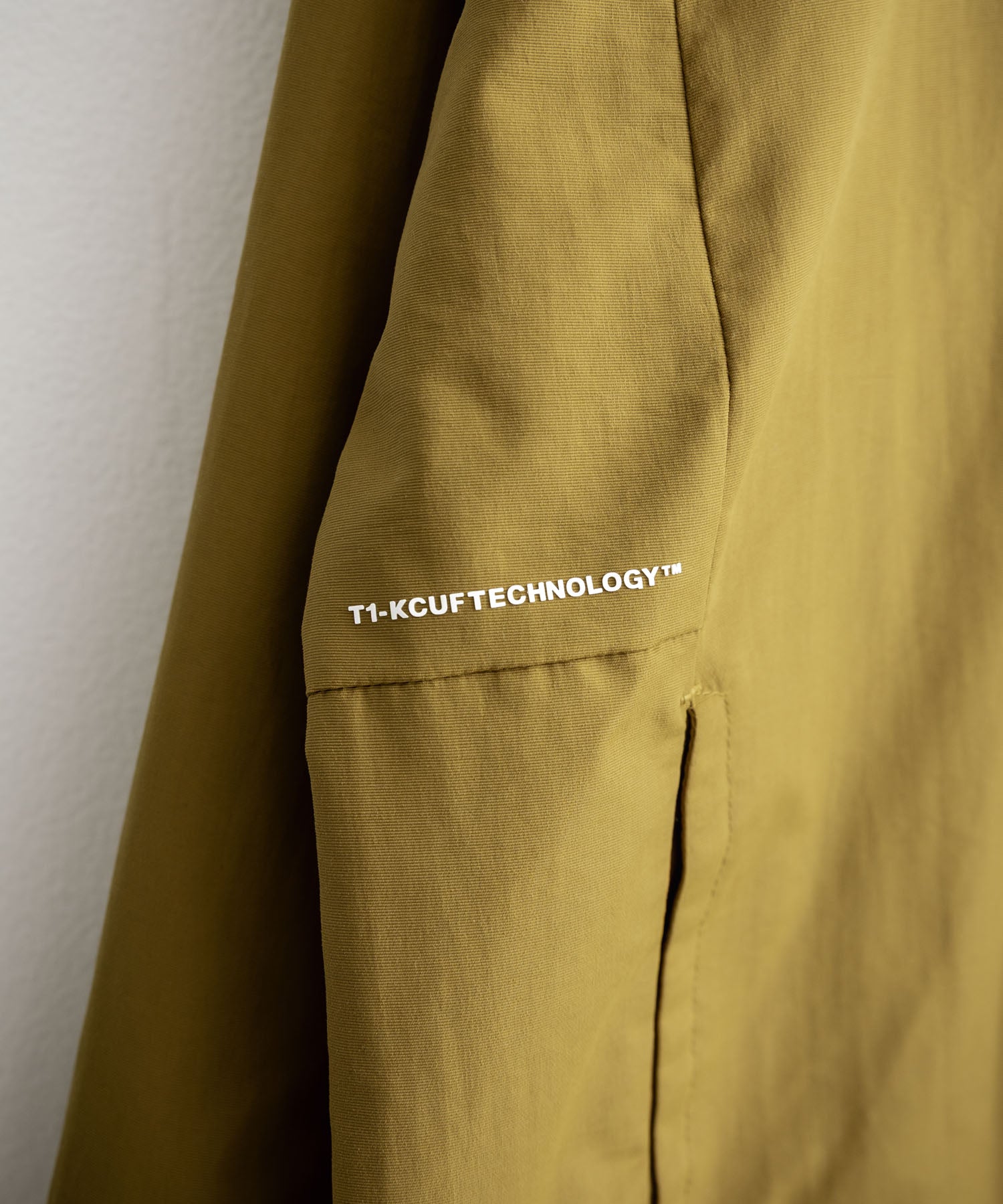 HUF ハフ ALL CAPS SHELL JACKET オーバーサイズラグランスリーブナイロンジャケット 15017