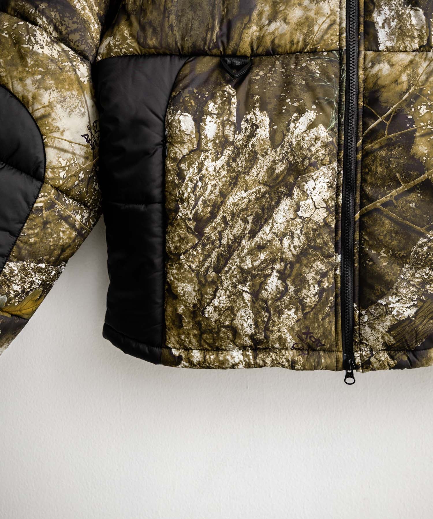 HUF ハフ SEQUOIA PUFFER JACKET REALTREE SEQUOIA PUFFER オーバーサイズワンポイントロゴ中綿ジャケット 15056