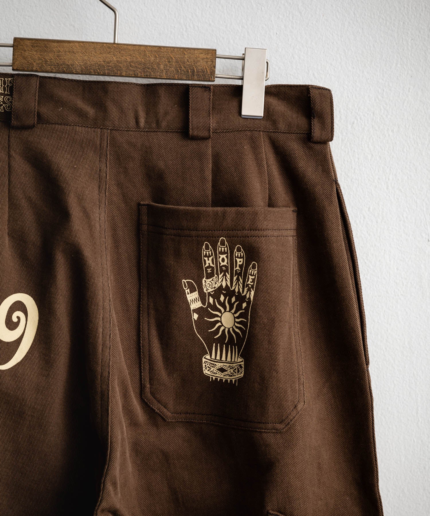 KRIFF MAYER クリフメイヤー メモリアルグラフィックプリントレタリング2タックワークパンツ 2515112 14829