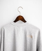 新色追加 日本未展開モデル WHITE LABEL THE NORTH FACE ESSENTIAL SWEATSHIRTS ルーズフィットワンポイントロゴスウェットトレーナー 15459