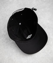UMBRO 別注コラボ ワンポインロゴ刺繍ナイロンバンジーキャップ	15351