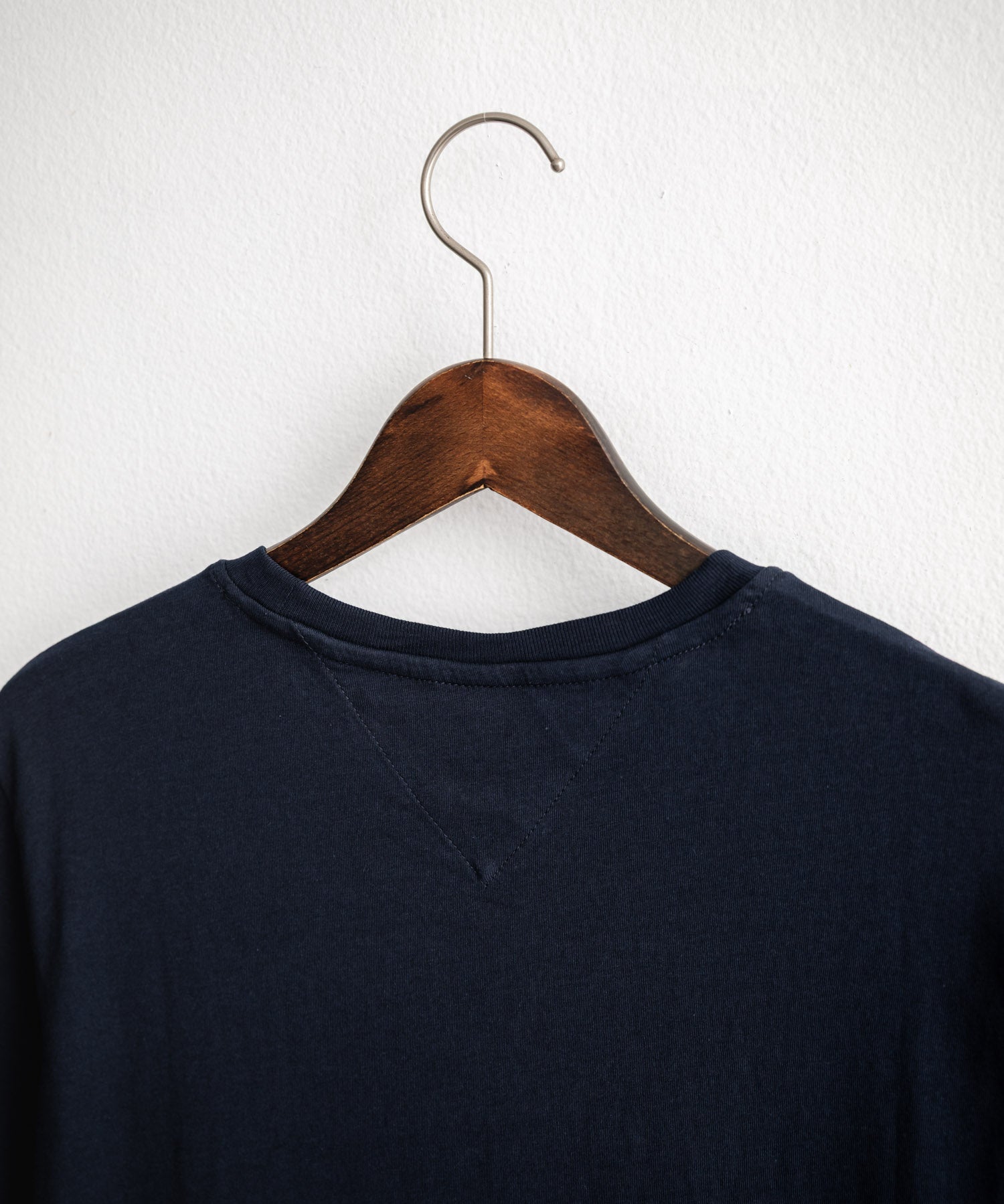 TOMMY HILFIGER レギュラーフィットスリムバッジロゴプリント半袖Tシャツ 16117