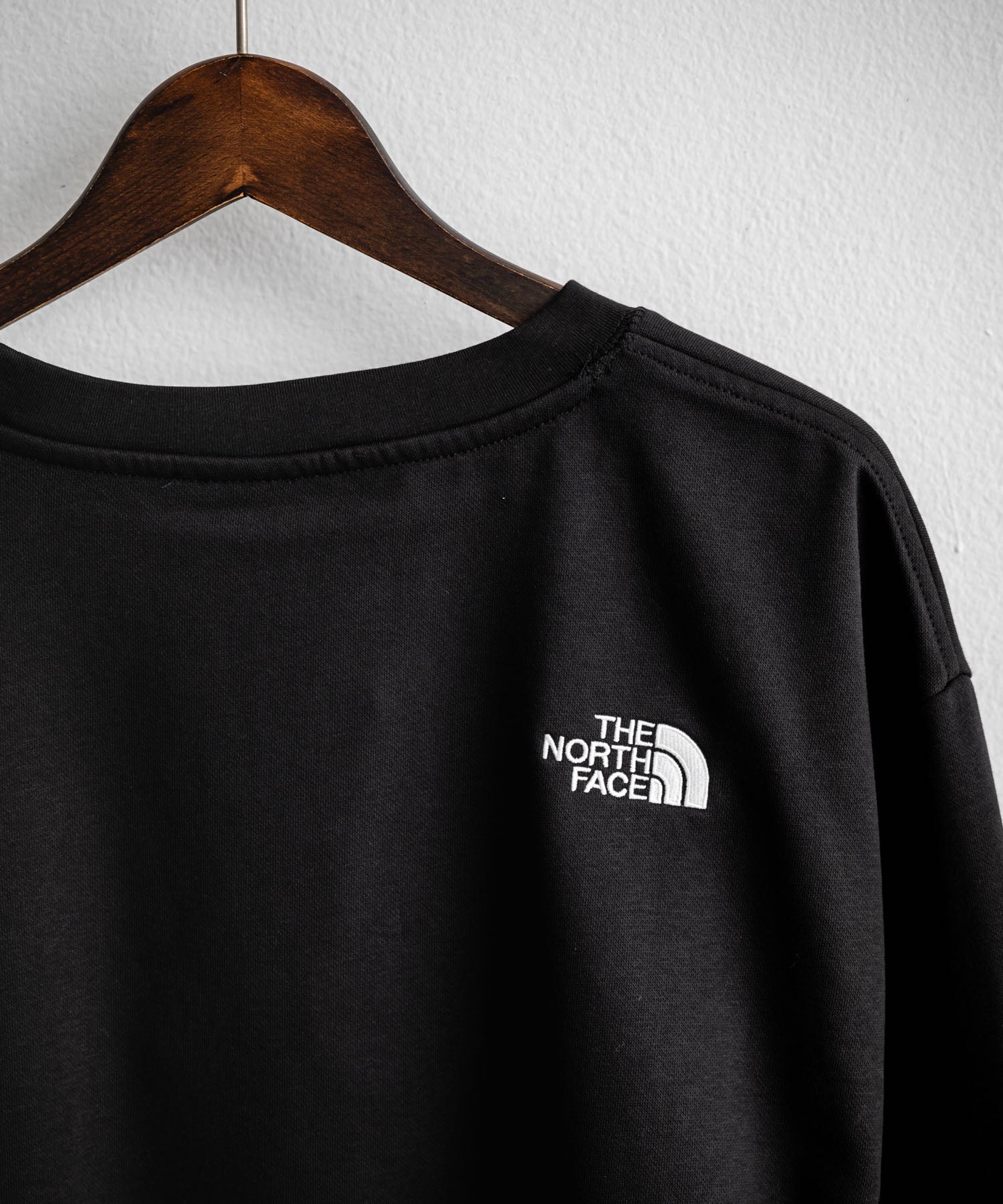 THE NORTH FACE ザ・ノースフェイス MEN S ESSENTIAL CREW 裏起毛ワンポイントロゴ刺繍長袖スウェット 15353