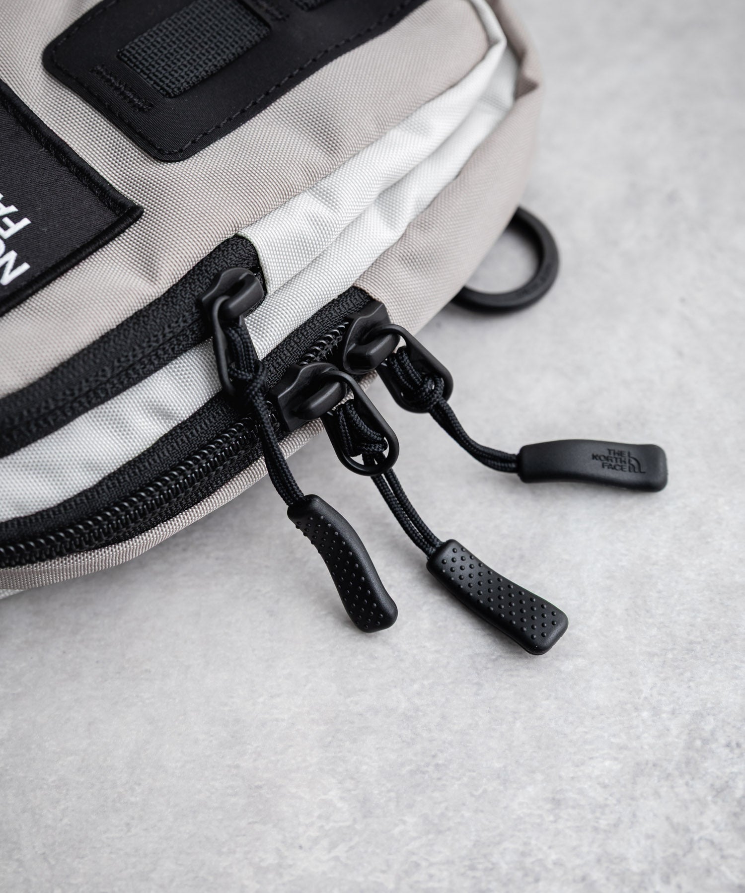 THE NORTH FACE ザ・ノースフェイス HOT SHOT CROSSBODY ホットショットクロスボディバッグ/コンパクトショルダーバッグ 16388