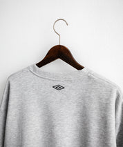 UMBRO アンブロ 別注コラボ オーバーサイズ裏起毛ワンポイントロゴ刺繍クルーネック長袖スウェット 16031