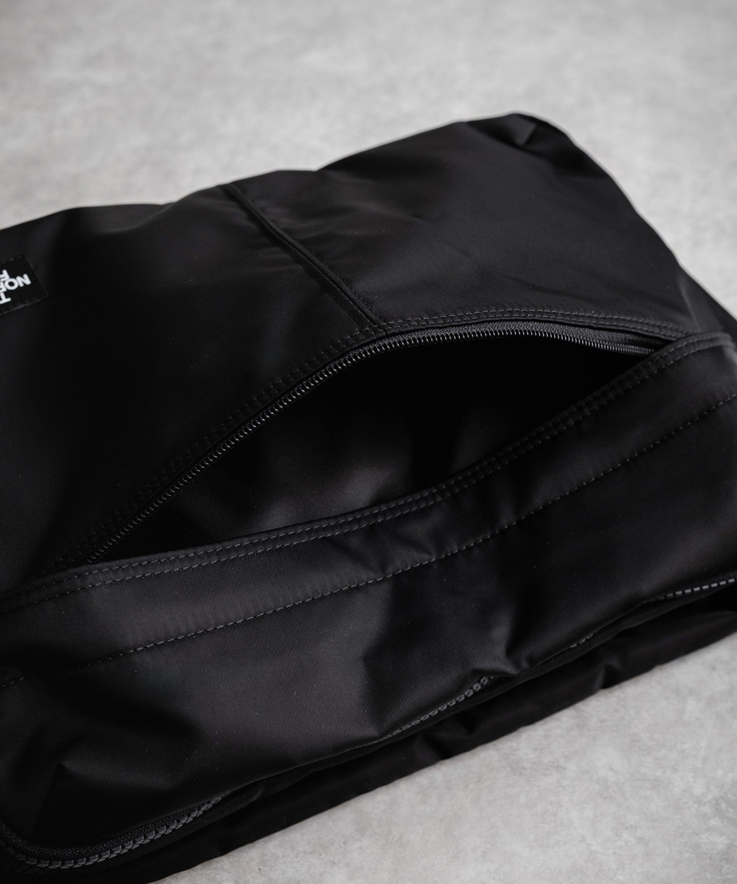 THE NORTH FACE ザ・ノースフェイス TRAVEL CROSS BAG L トラベルクロスバッグ/ショルダーバッグ 16013