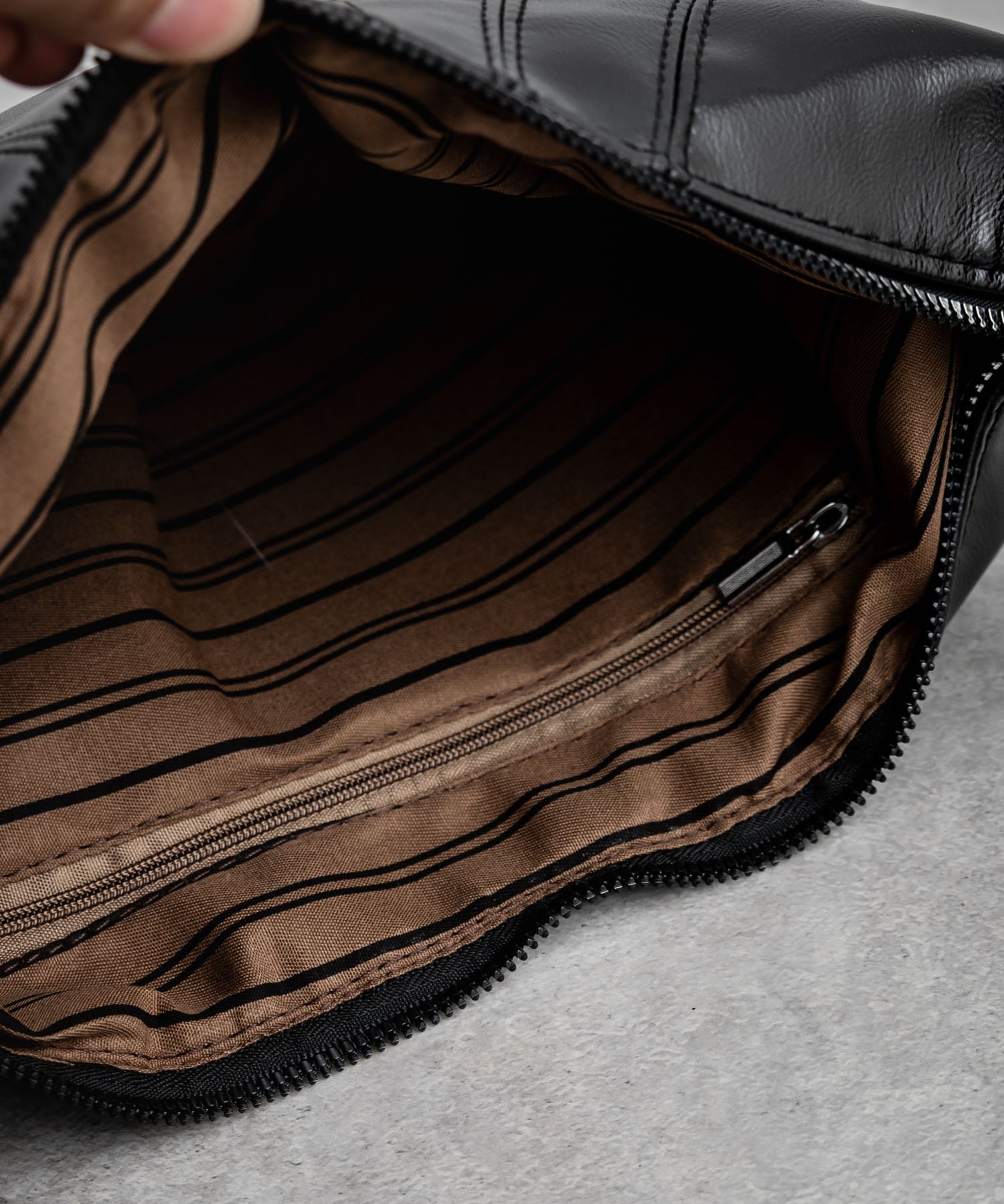 PUレザー クロワッサン型ショルダーバッグ/ボディバッグ 15510