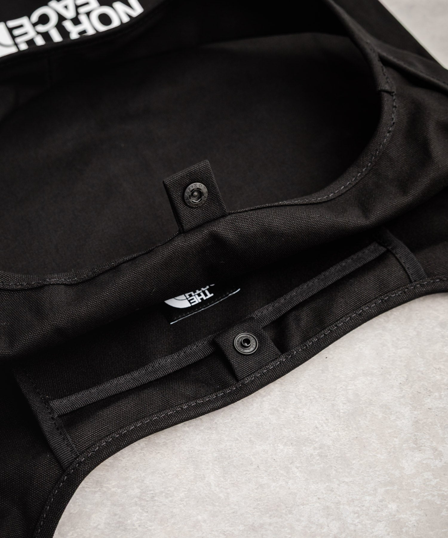 THE NORTH FACE TRIG BAG ワンポイントロゴショルダートートバッグ A4収納可能 16016