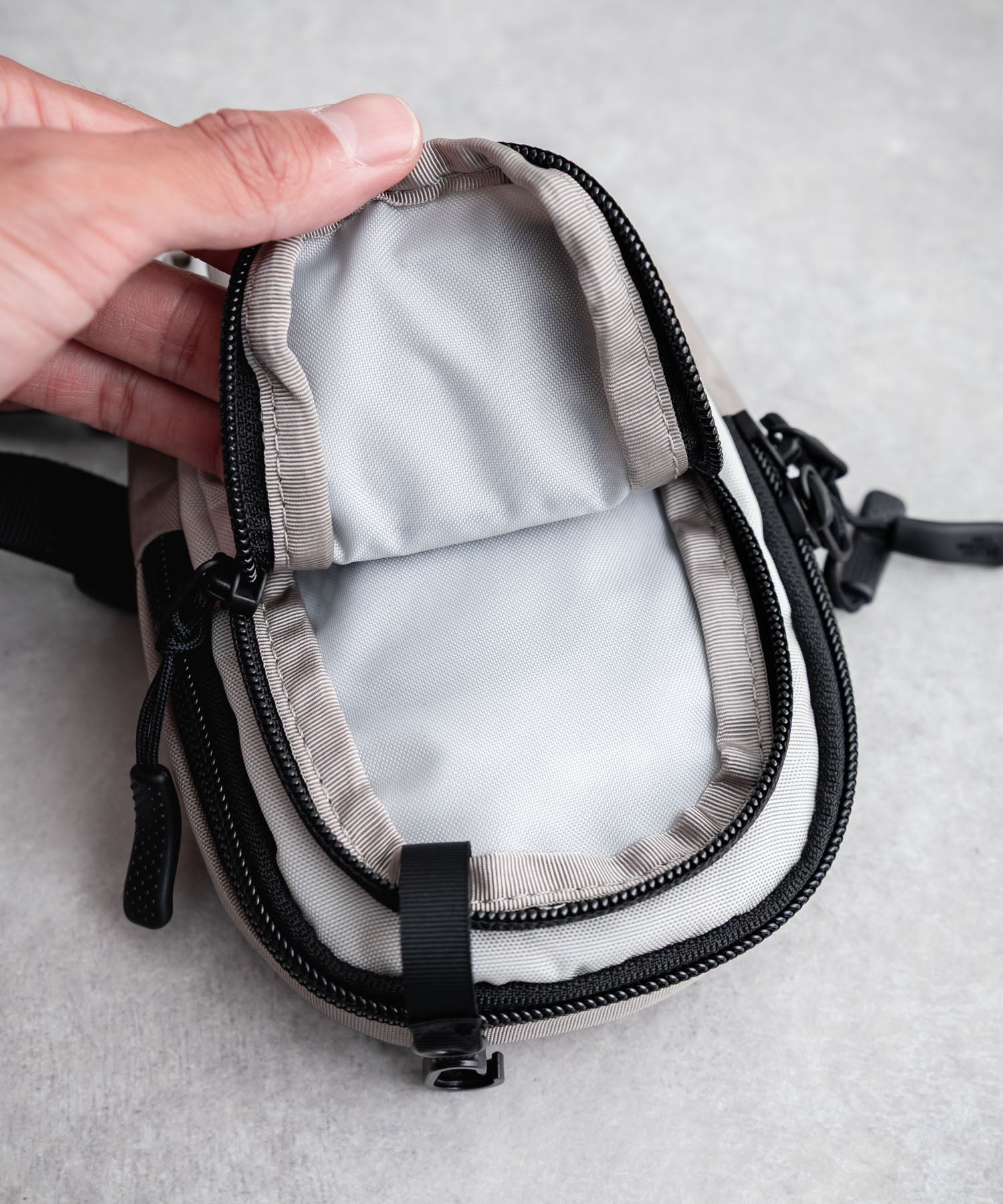 THE NORTH FACE ザ・ノースフェイス HOT SHOT CROSSBODY ホットショットクロスボディバッグ/コンパクトショルダーバッグ 16388