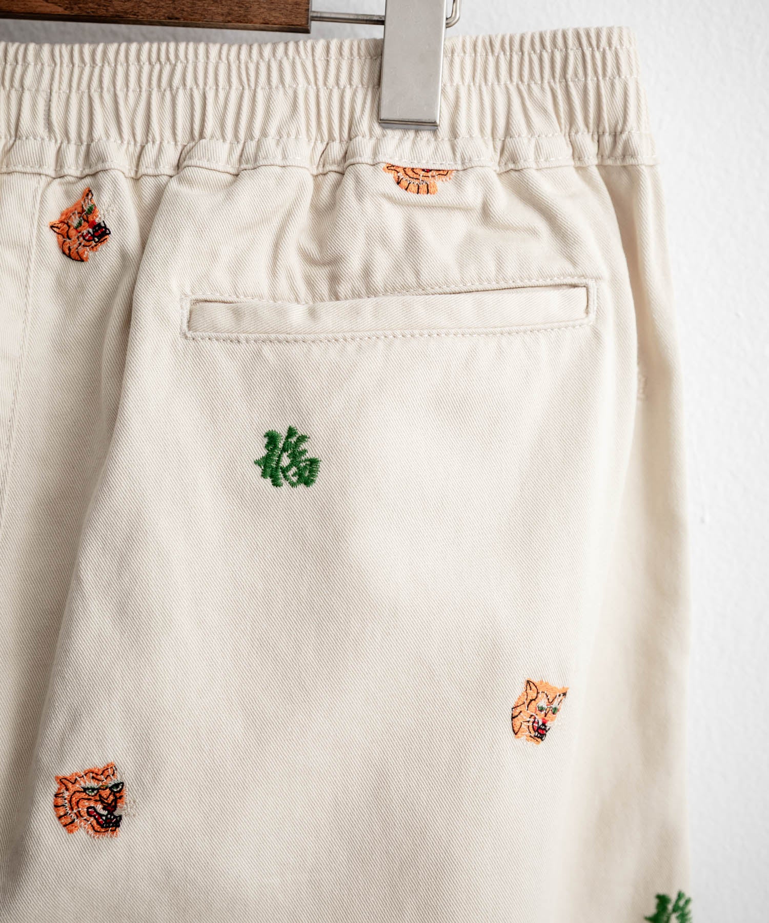 HOUSTON TWILL ALLOVER EMB EASY PANTS コットンツイル総柄刺繍イージーテーパードチノパンツ 16178