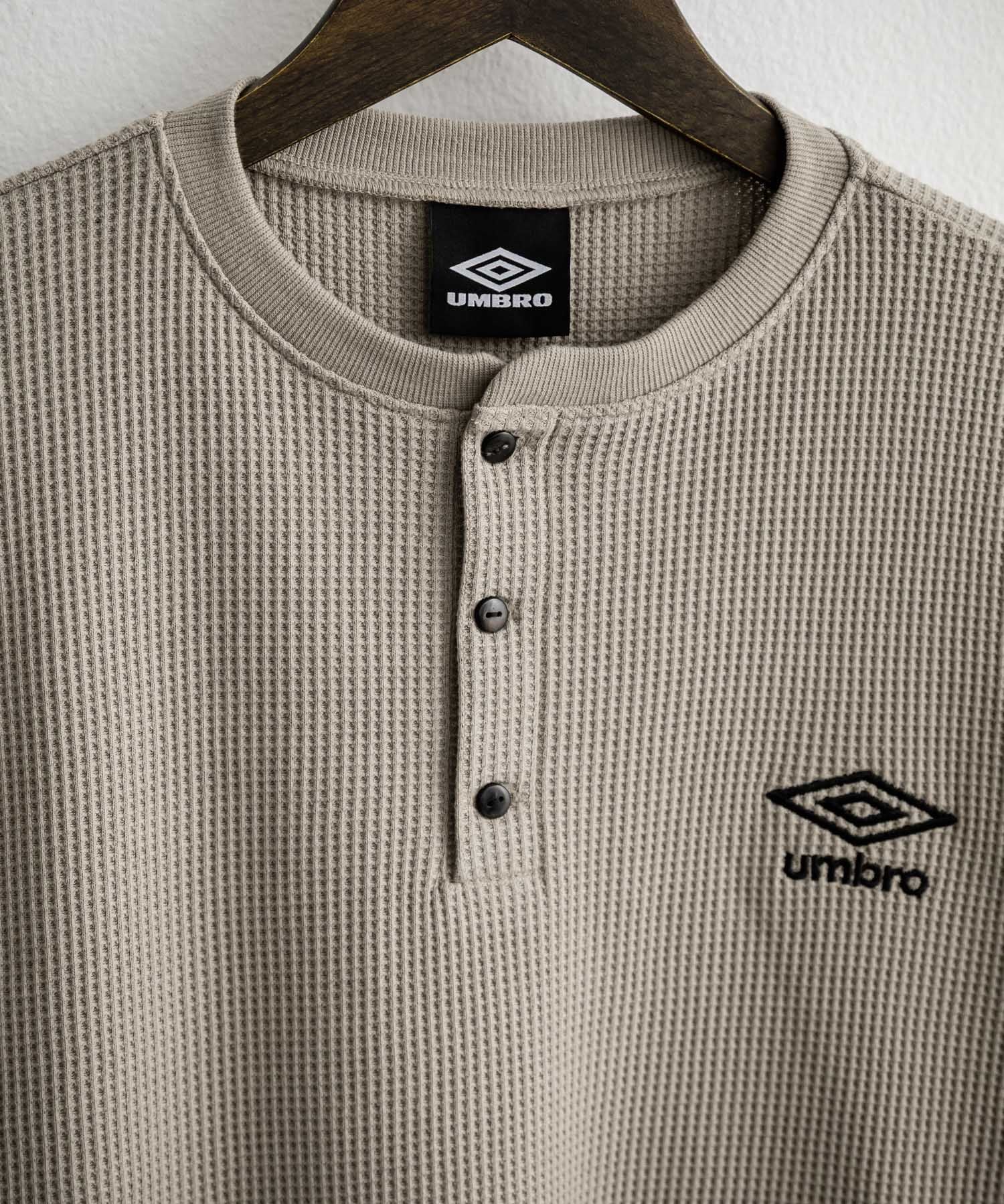 UMBRO アンブロ 別注コラボ オーバーサイズワンポイントロゴ刺繍ワッフルヘンリーネック半袖Tシャツ 15349